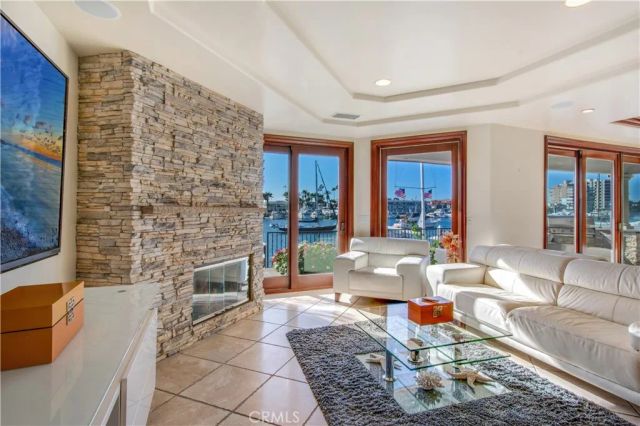 323 Via Lido Soud, Newport Beach, CA 92663
