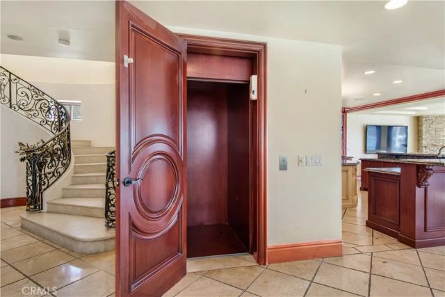 323 Via Lido Soud, Newport Beach, CA 92663