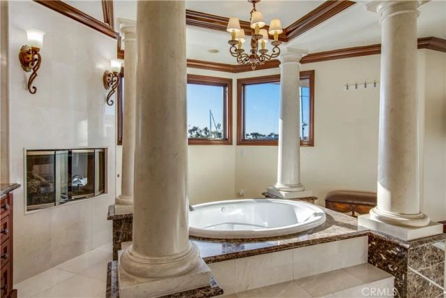 323 Via Lido Soud, Newport Beach, CA 92663