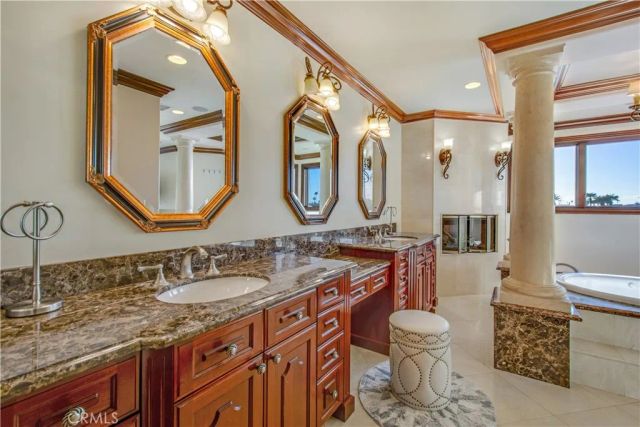 323 Via Lido Soud, Newport Beach, CA 92663