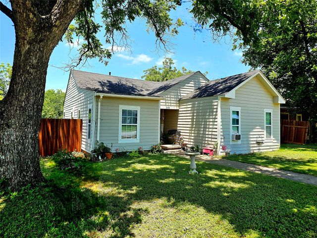 203 Hollywood Street, Coleman, TX 76834