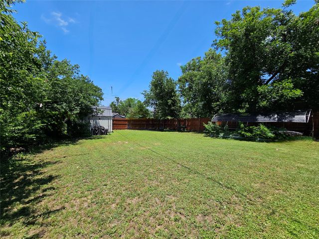 203 Hollywood Street, Coleman, TX 76834