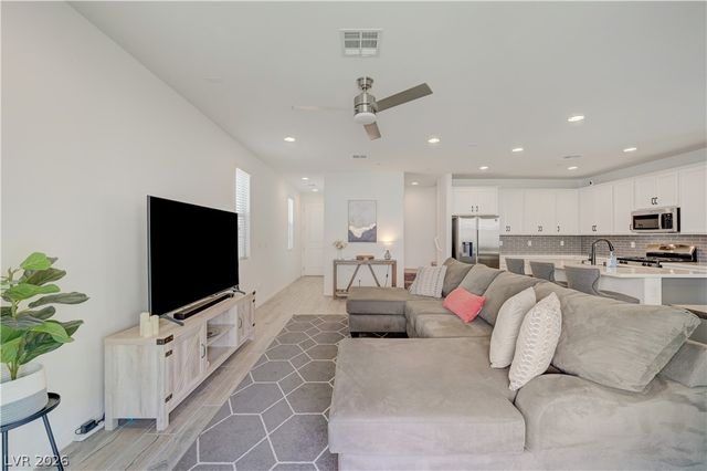 81 Moon Hill Drive, Henderson, NV 89011