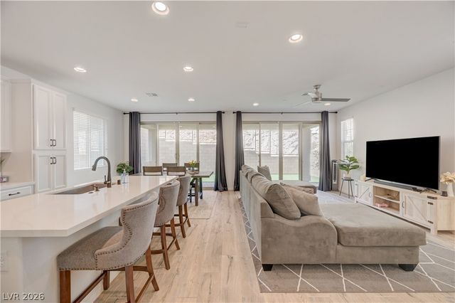 81 Moon Hill Drive, Henderson, NV 89011