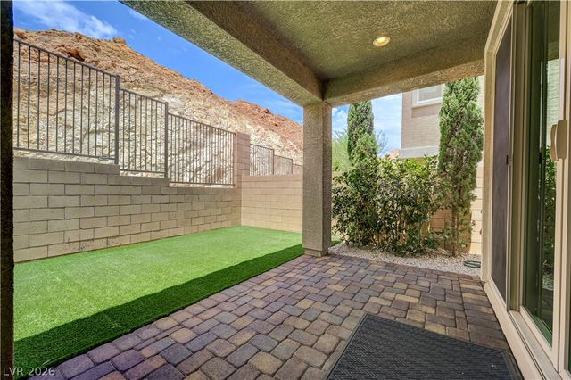 81 Moon Hill Drive, Henderson, NV 89011
