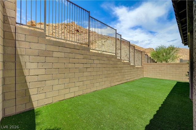81 Moon Hill Drive, Henderson, NV 89011