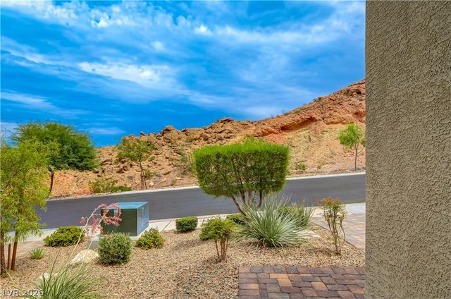81 Moon Hill Drive, Henderson, NV 89011
