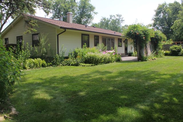 1060 Warwick Lane, Elk Grove Village, IL 60007