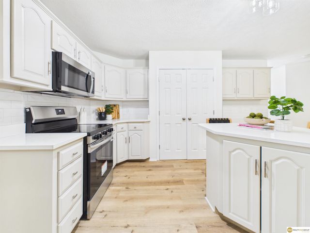 14812 H Street, Omaha, NE 68137