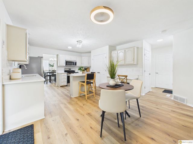 14812 H Street, Omaha, NE 68137