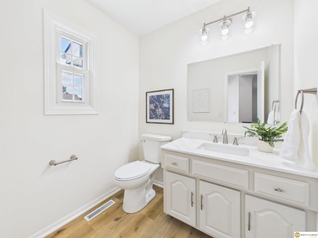 14812 H Street, Omaha, NE 68137