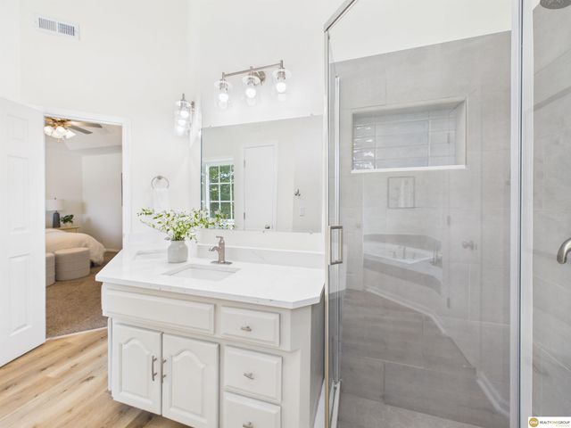 14812 H Street, Omaha, NE 68137