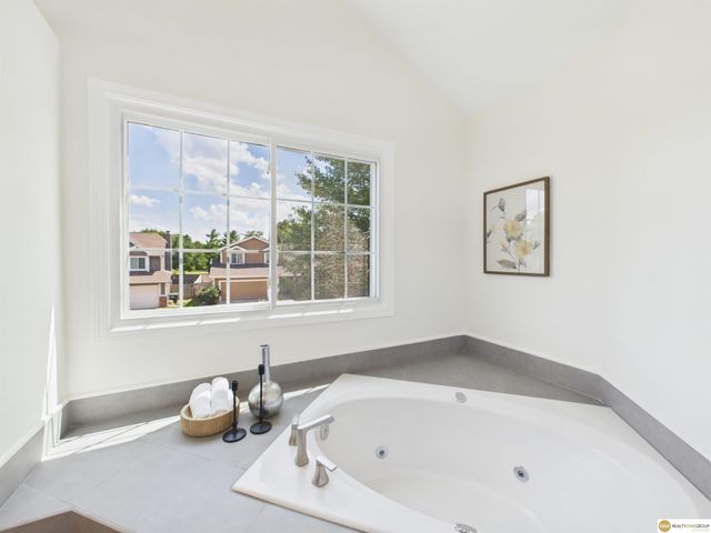 14812 H Street, Omaha, NE 68137