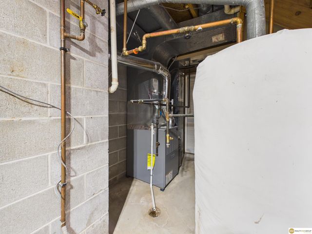 14812 H Street, Omaha, NE 68137