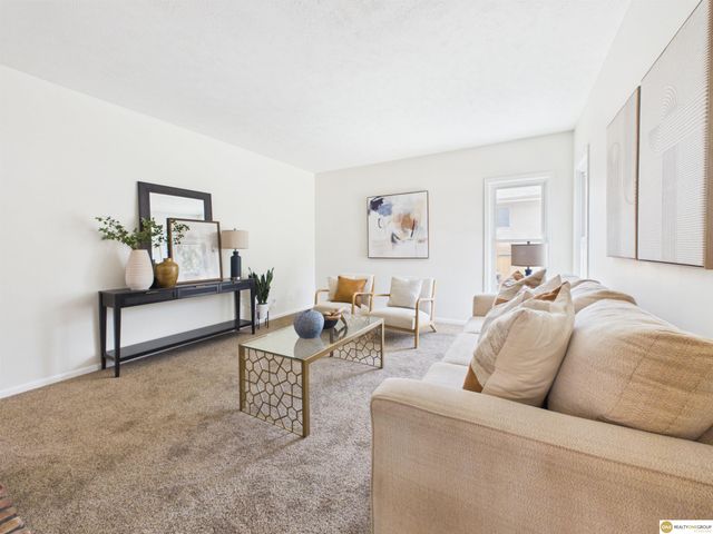 14812 H Street, Omaha, NE 68137