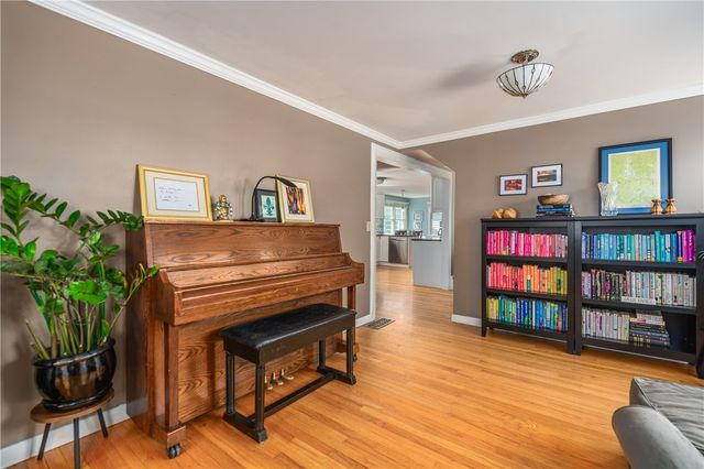 33 Wilbur Road, Lincoln, RI 02865