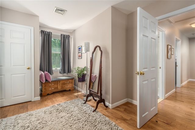 33 Wilbur Road, Lincoln, RI 02865