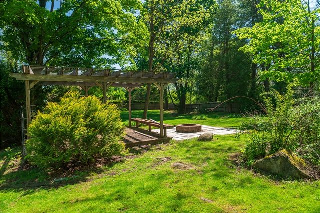 33 Wilbur Road, Lincoln, RI 02865