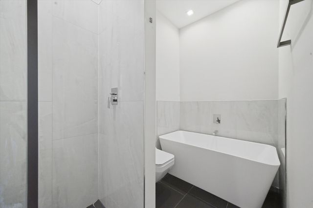 4250 W Belmont Avenue 1, Chicago, IL 60641