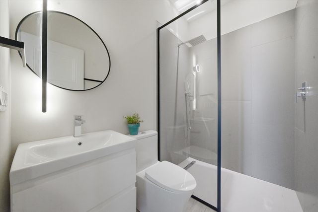 4250 W Belmont Avenue 1, Chicago, IL 60641