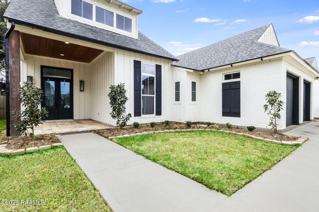 210 Treescape Drive, Lafayette, LA 70508