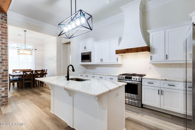 210 Treescape Drive, Lafayette, LA 70508