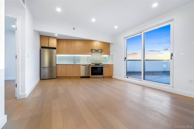 150-02 Northern Boulevard 6A, Flushing, NY 11354