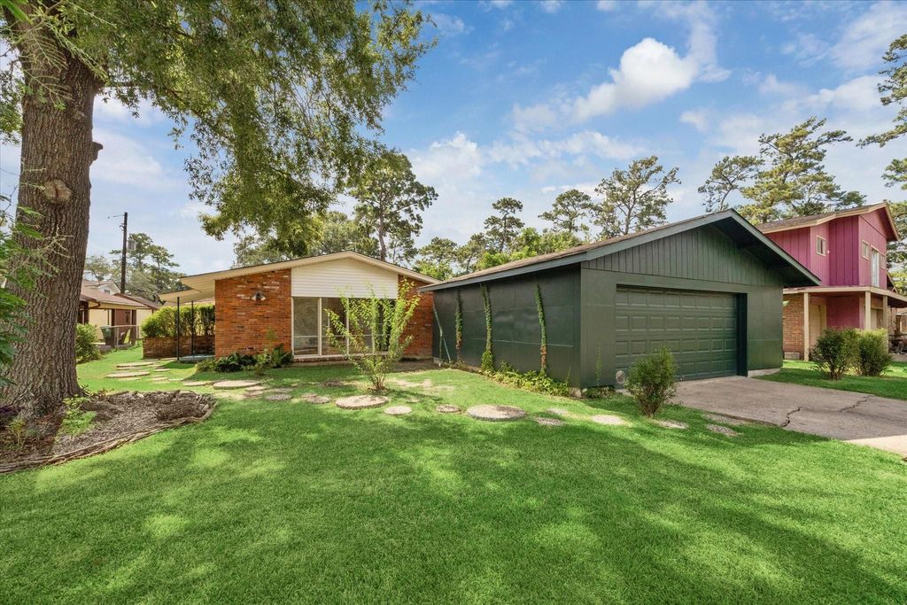 10 Pine Creek Court, Houston, TX 77017