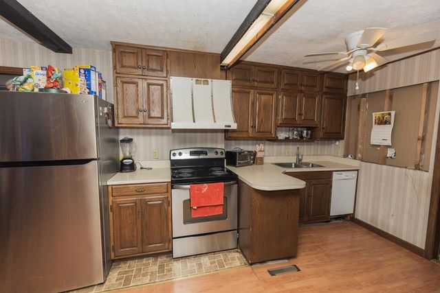 849 Merrill St, Salina, KS 67401