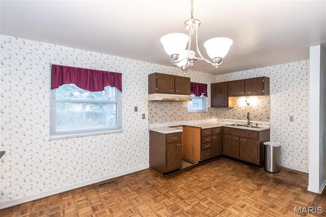 6272 Treeridge Trail, St Louis, MO 63129