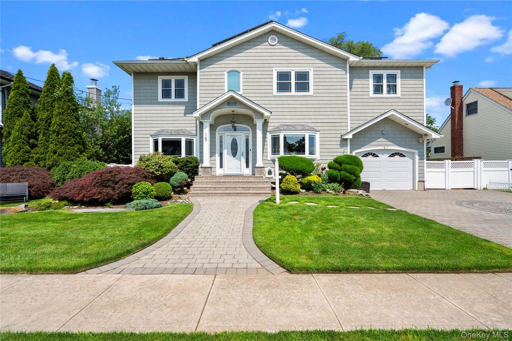 15 Cedar Drive, Plainview, NY 11803
