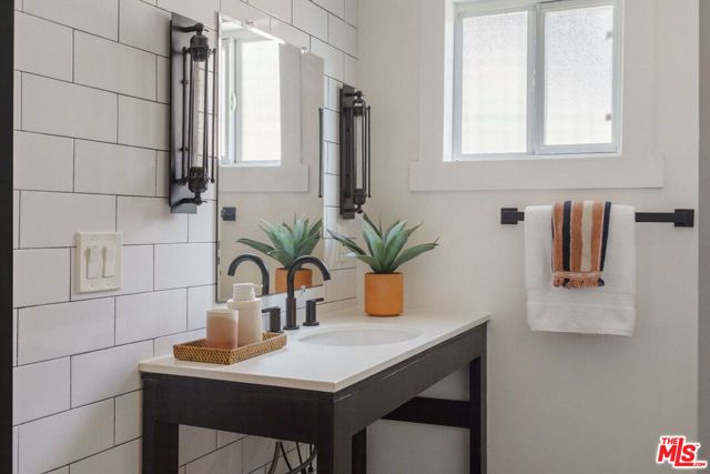 5302 Irvington Place, Los Angeles, CA 90042