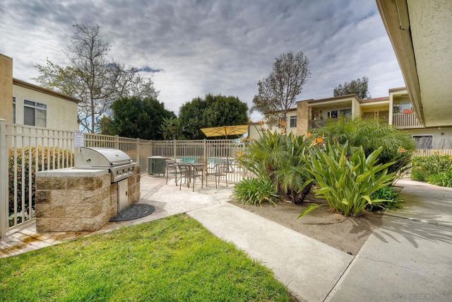 432 Edgehill Lane 165, Oceanside, CA 92054