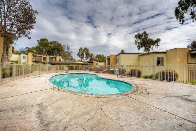 432 Edgehill Lane 165, Oceanside, CA 92054