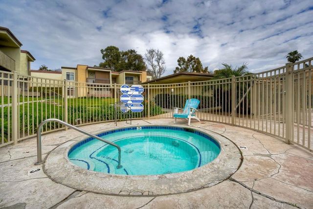 432 Edgehill Lane 165, Oceanside, CA 92054