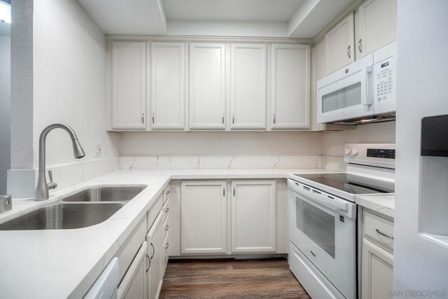 432 Edgehill Lane 165, Oceanside, CA 92054