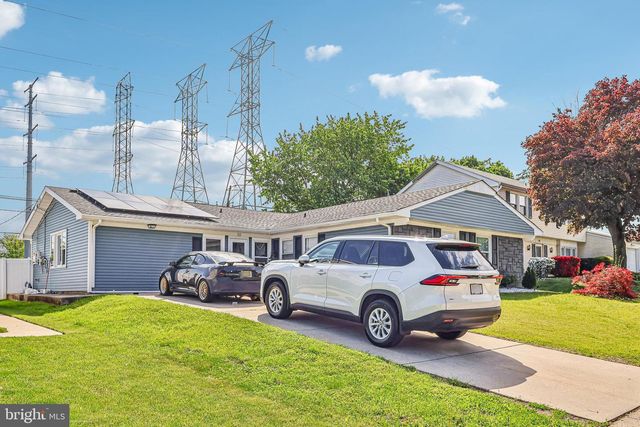 52 HASTING LN, Willingboro, NJ 08046