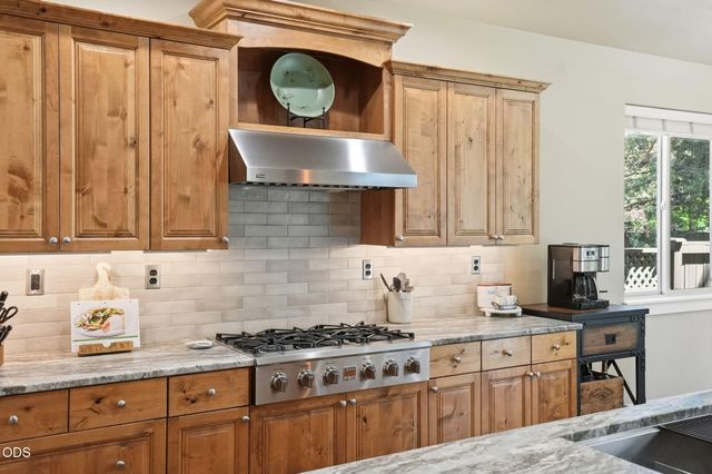 61156 SE Sydney Harbor Drive, Bend, OR 97702