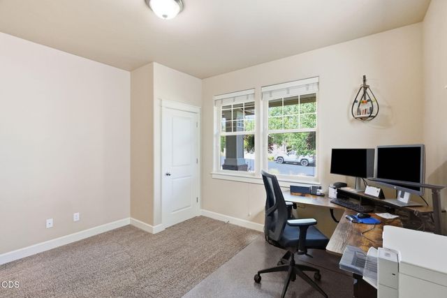 61156 SE Sydney Harbor Drive, Bend, OR 97702