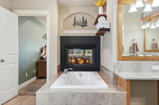61156 SE Sydney Harbor Drive, Bend, OR 97702