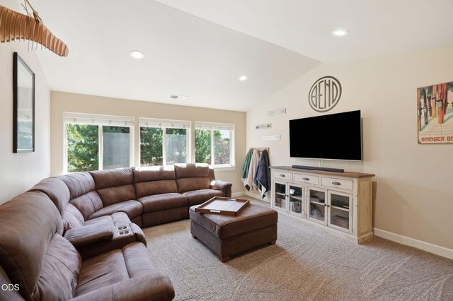 61156 SE Sydney Harbor Drive, Bend, OR 97702