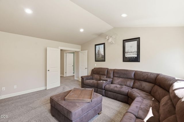 61156 SE Sydney Harbor Drive, Bend, OR 97702