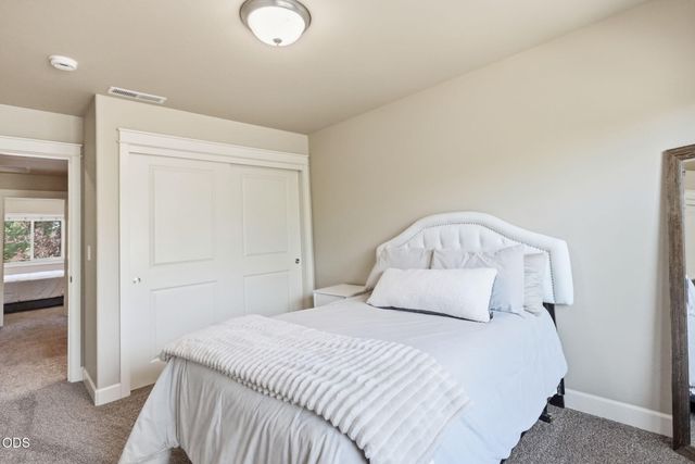 61156 SE Sydney Harbor Drive, Bend, OR 97702