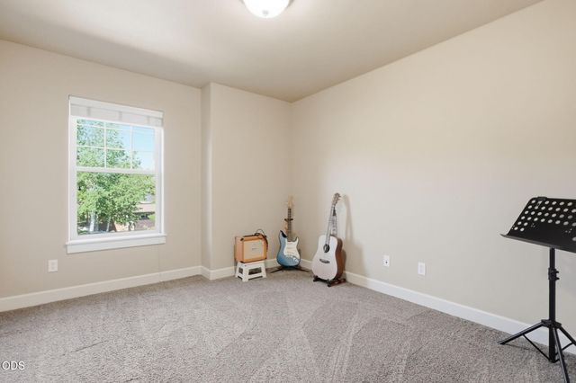 61156 SE Sydney Harbor Drive, Bend, OR 97702