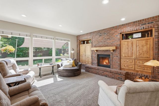 61156 SE Sydney Harbor Drive, Bend, OR 97702