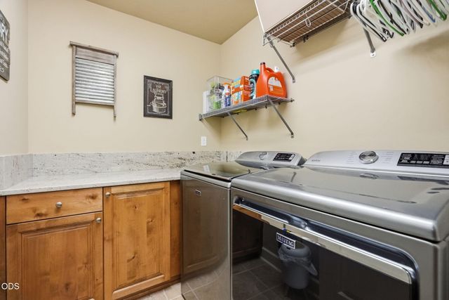 61156 SE Sydney Harbor Drive, Bend, OR 97702