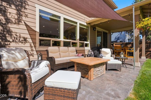 61156 SE Sydney Harbor Drive, Bend, OR 97702