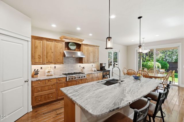 61156 SE Sydney Harbor Drive, Bend, OR 97702