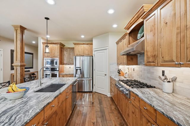 61156 SE Sydney Harbor Drive, Bend, OR 97702