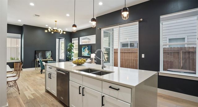 607 E 49th ST A, Austin, TX 78751